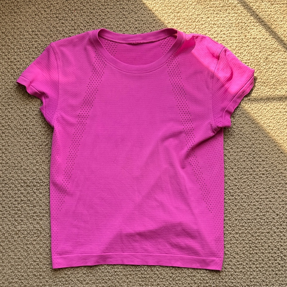 Lululemon Train to Be Tee size 6